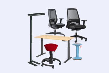 Ergonomische Bürostühle, höhenverstellbarer Schreibtisch und Stehleuchte
